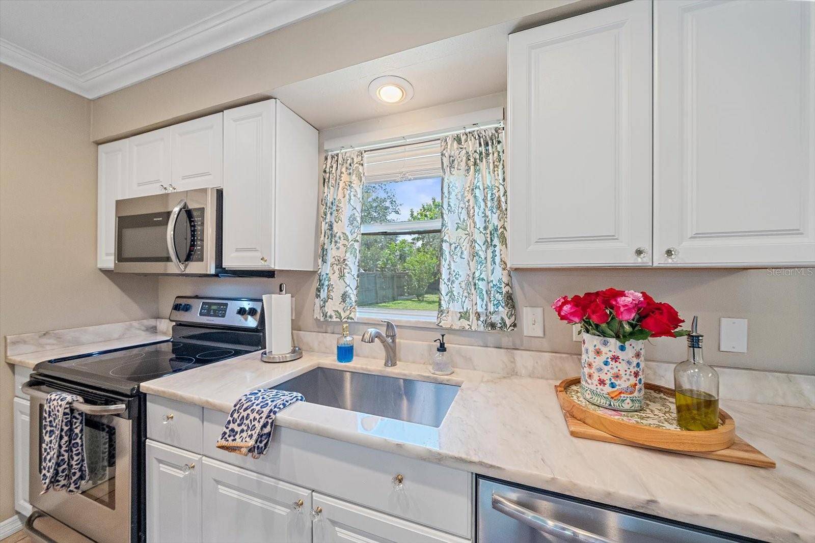 3338 BAILEY ST, Sarasota, FL 34237