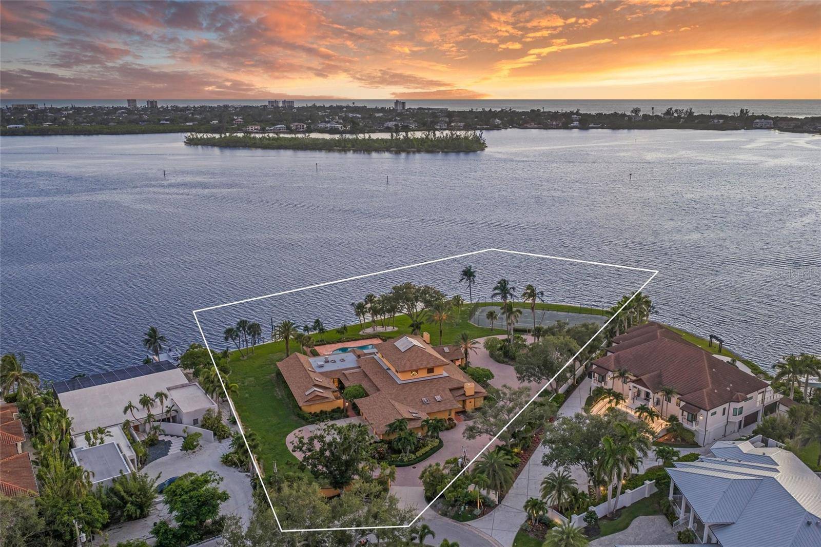 1136 N LAKE SHORE DR, Sarasota, FL 34231