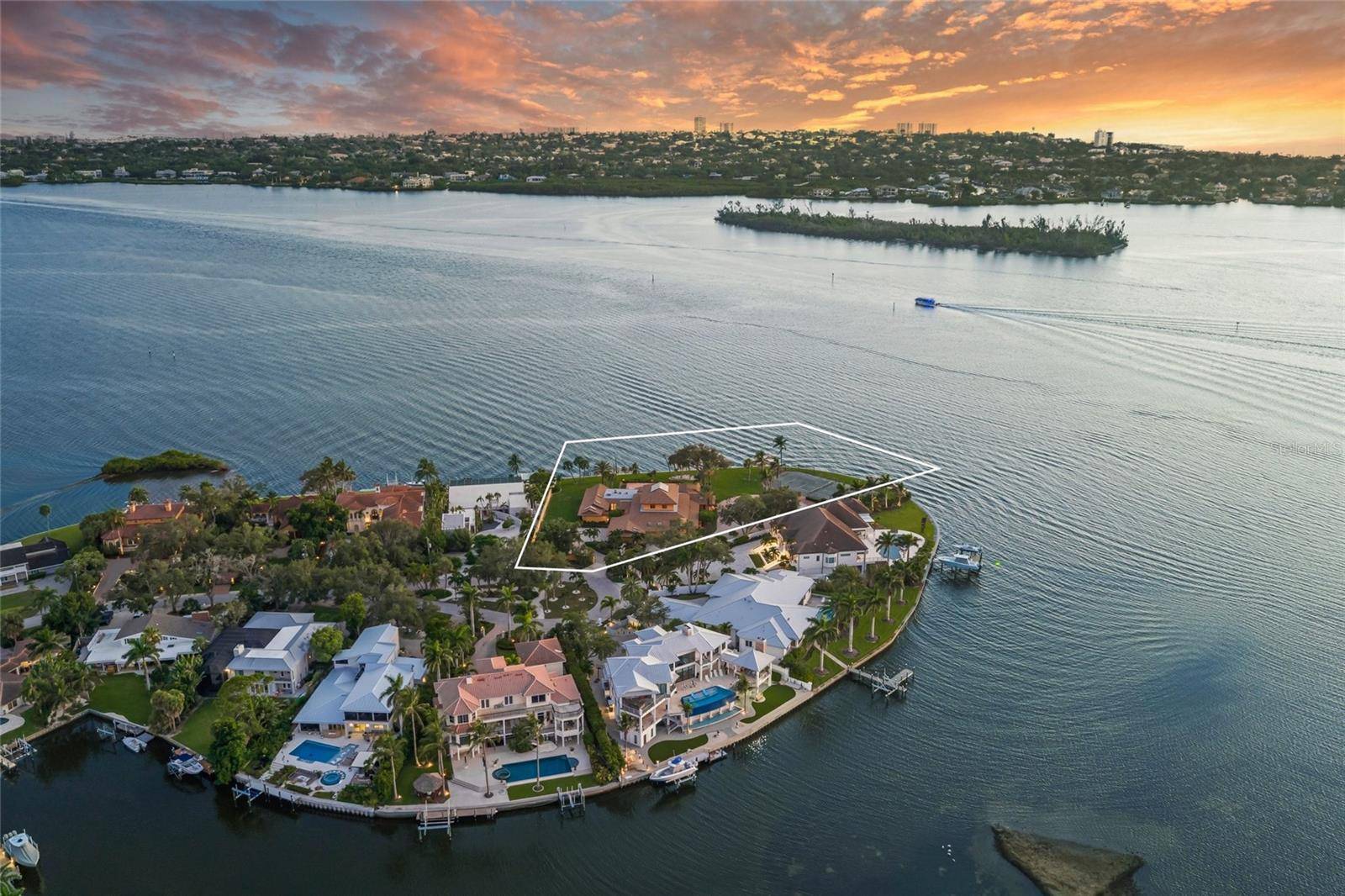 1136 N LAKE SHORE DR, Sarasota, FL 34231