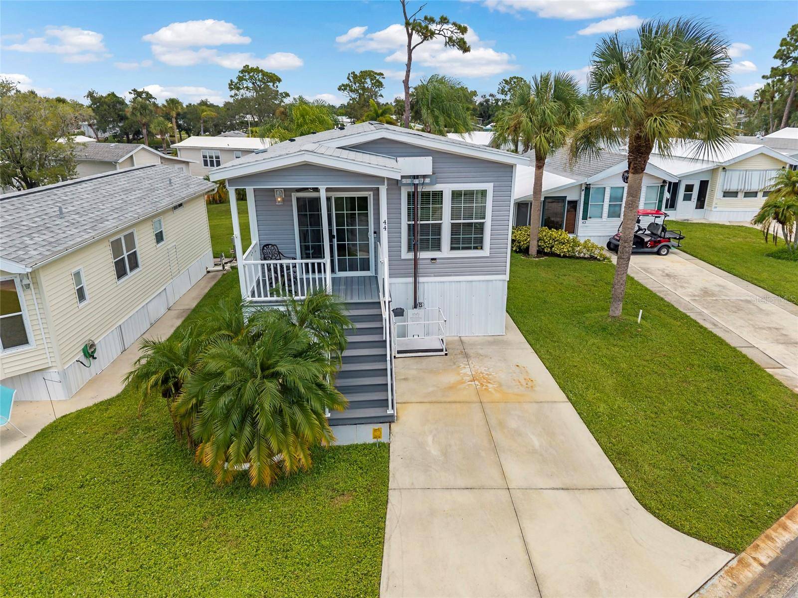 44 CROWN POINT DR, Nokomis, FL 34275