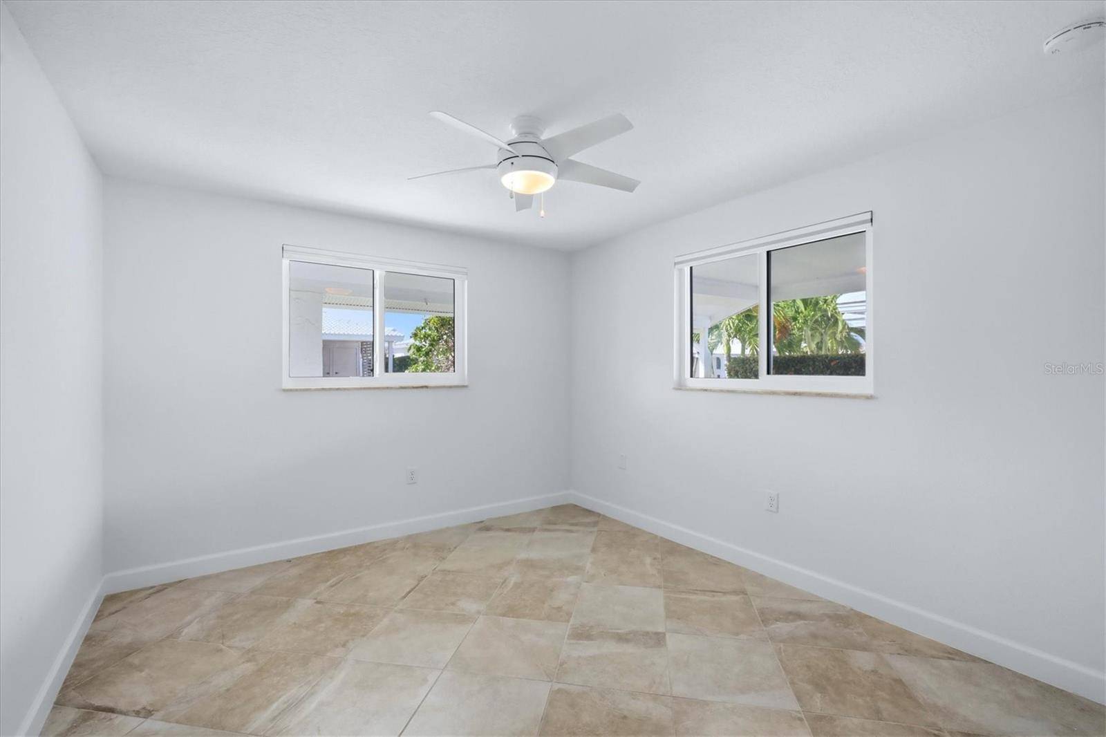 885 SPANISH DR N, Longboat Key, FL 34228
