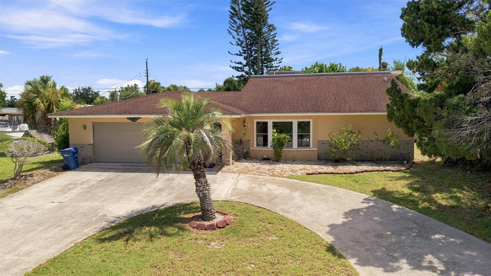 352 LAKE RD, Venice, FL 34293