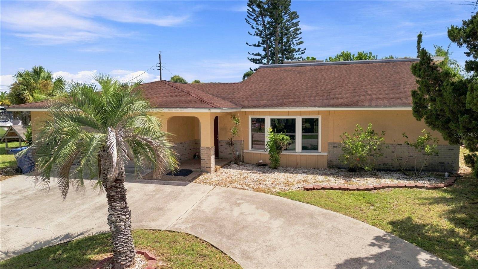 352 LAKE RD, Venice, FL 34293