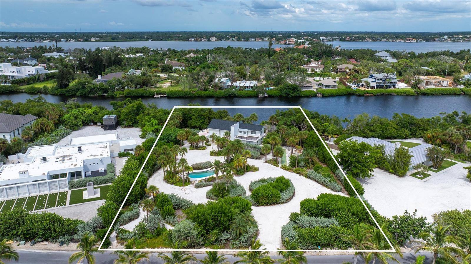 7665 SANDERLING RD, Sarasota, FL 34242