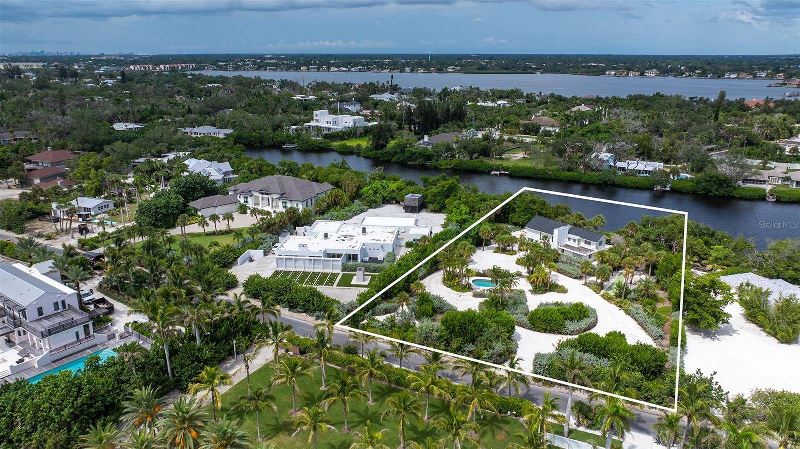 7665 SANDERLING RD, Sarasota, FL 34242