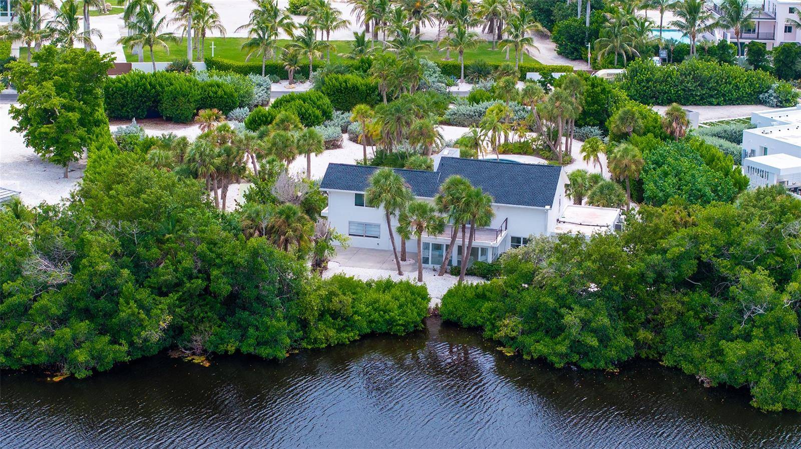 7665 SANDERLING RD, Sarasota, FL 34242