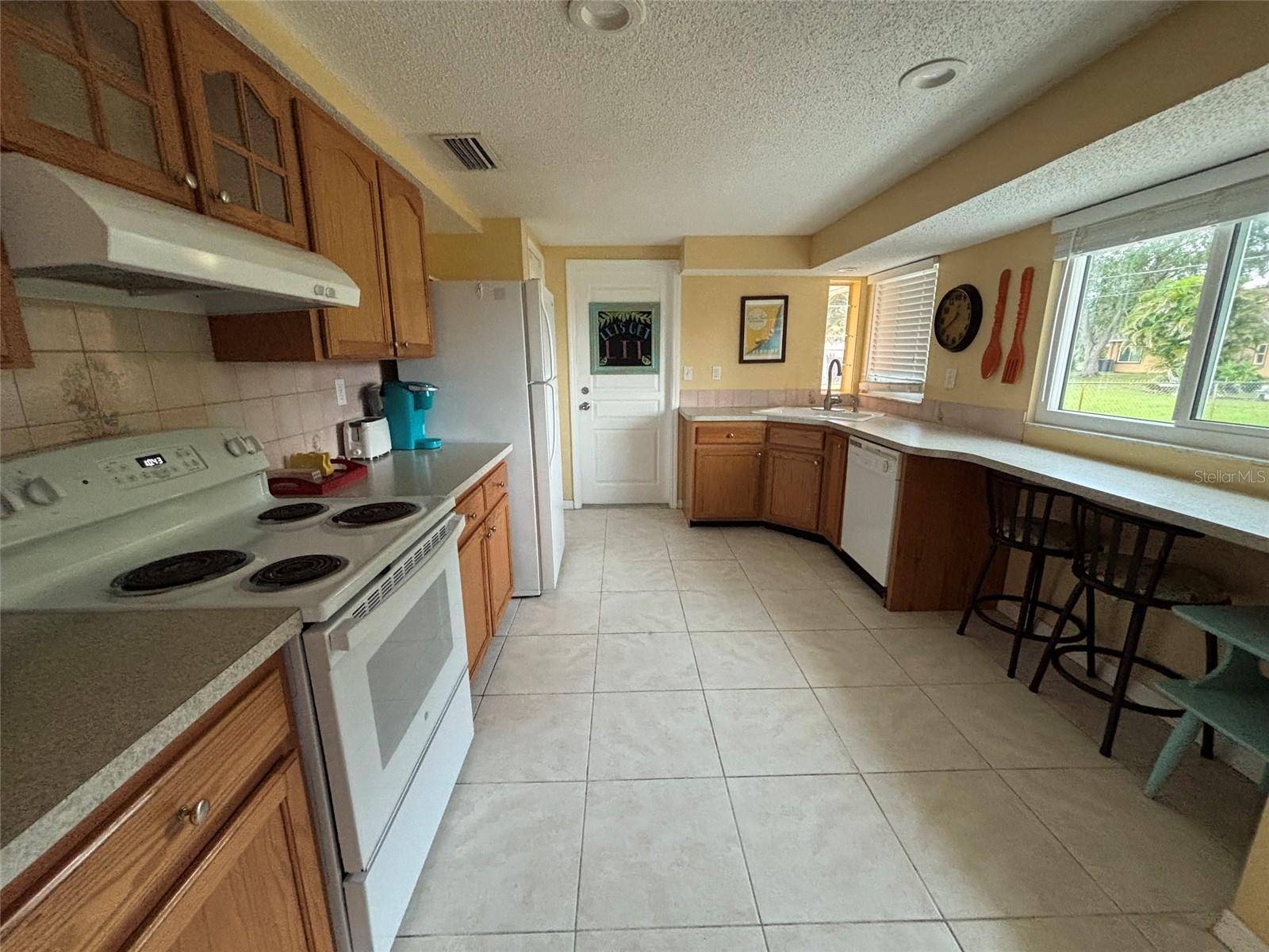 650 HARTFORD DR NW, Port Charlotte, FL 33952
