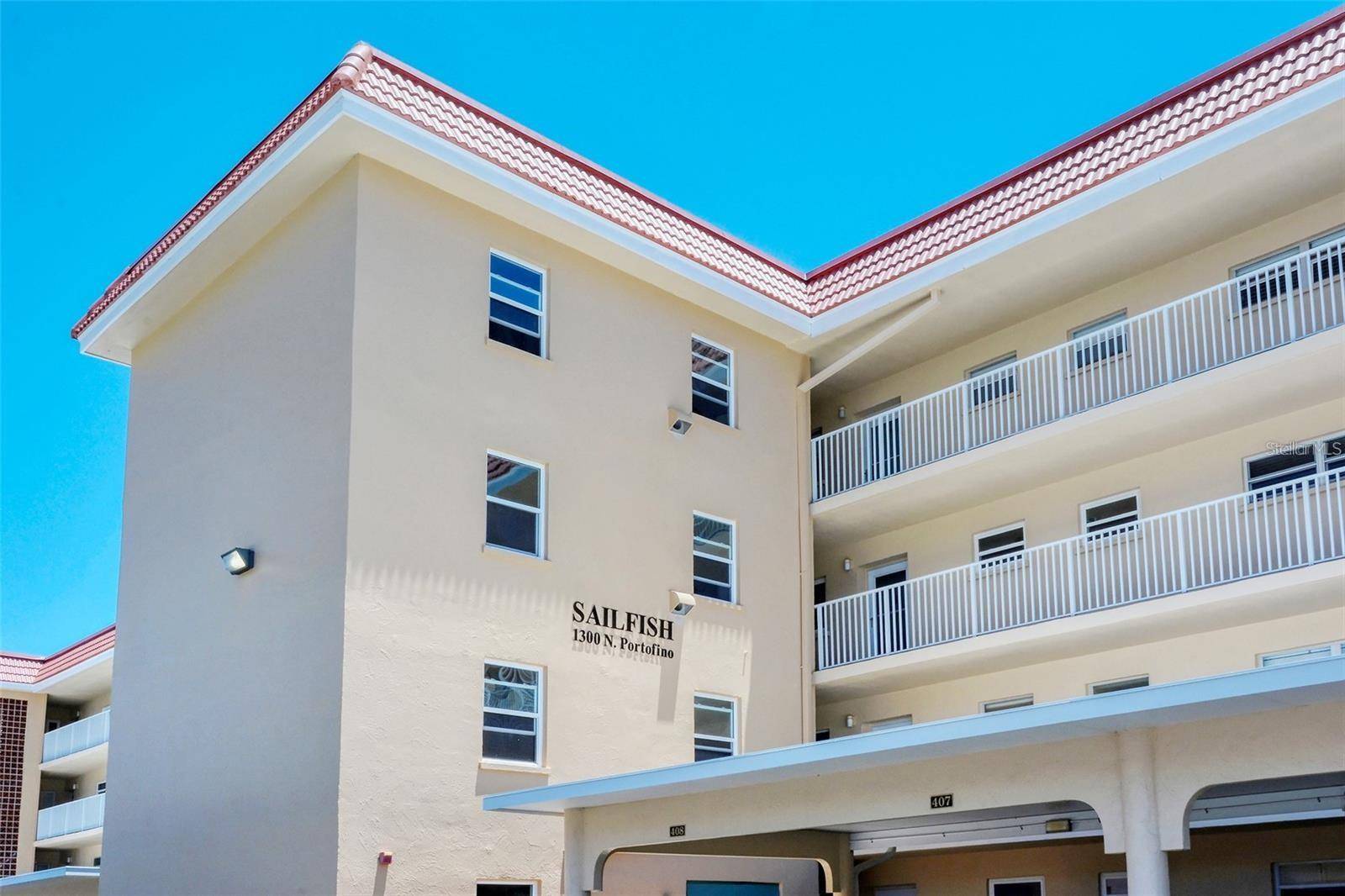 1300 N PORTOFINO DR #305, Sarasota, FL 34242