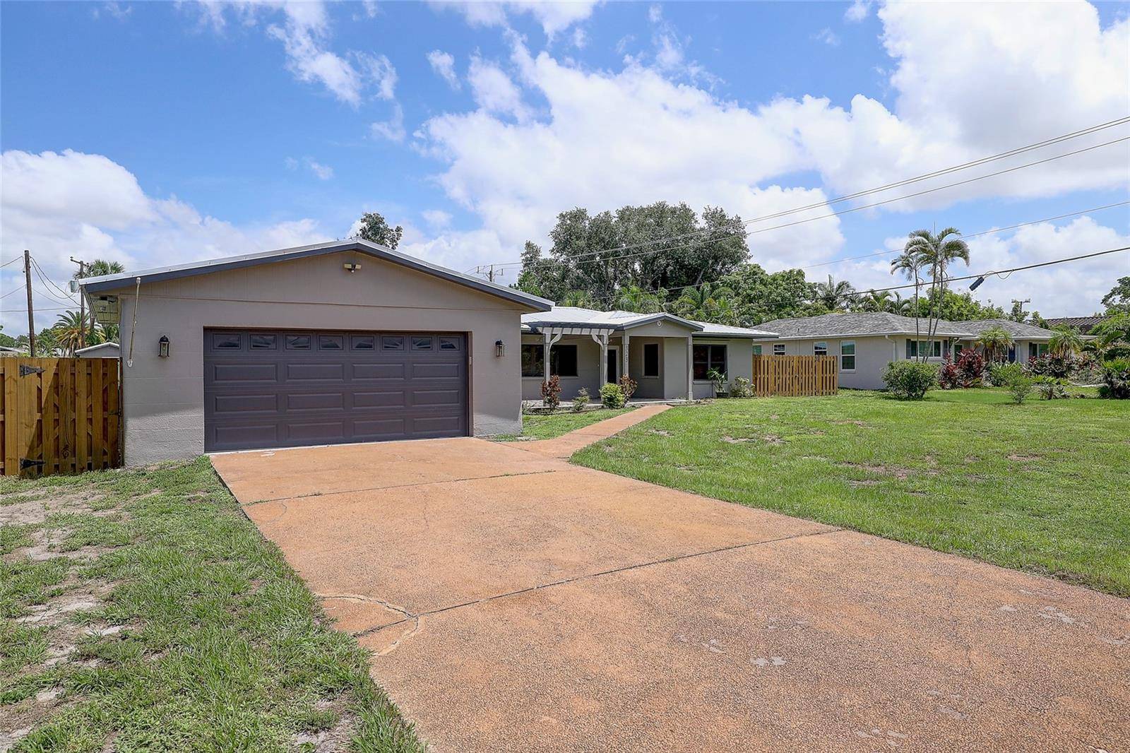 323 SUWANEE AVE, Sarasota, FL 34243