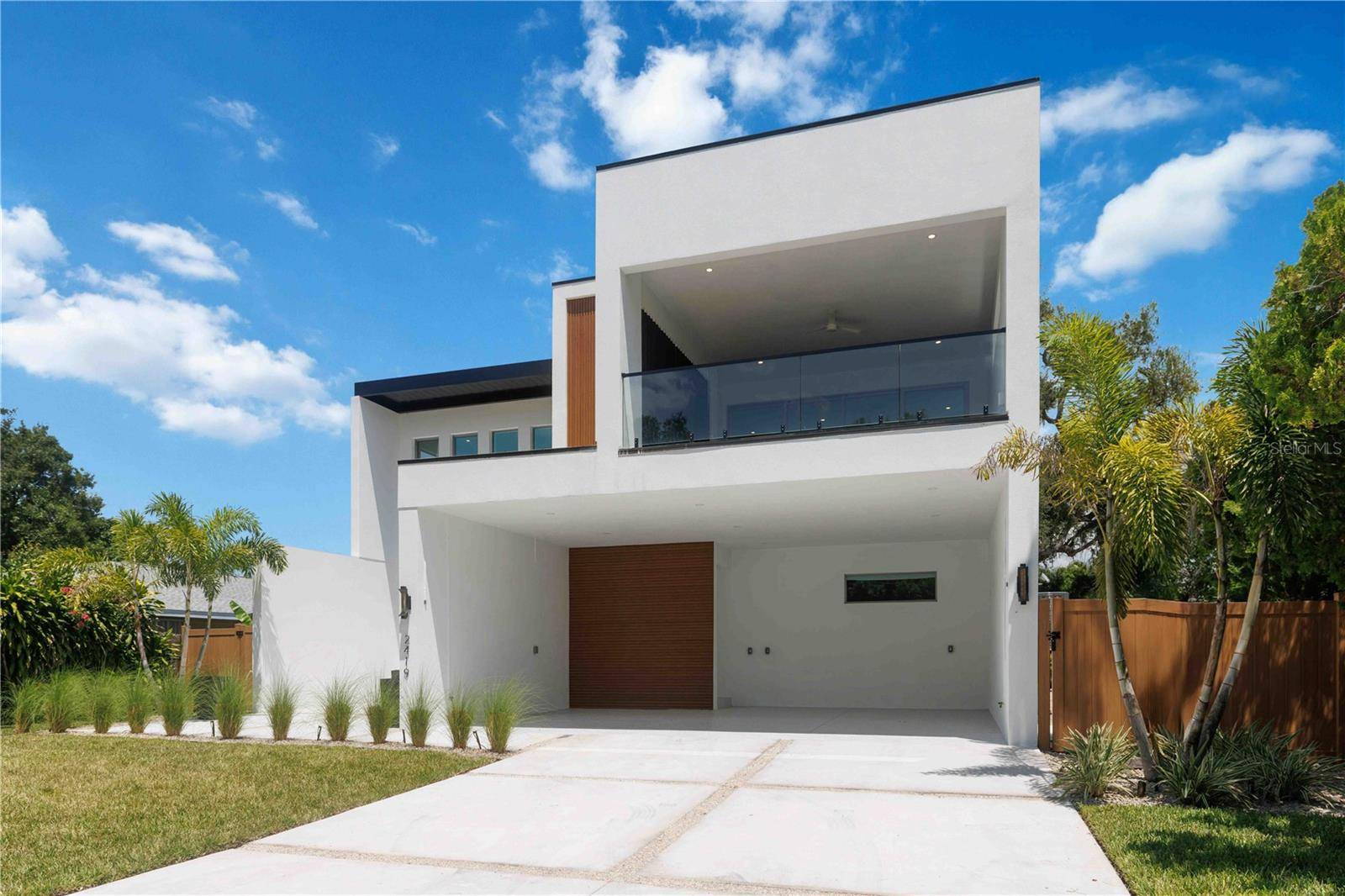 2419 HILLVIEW ST, Sarasota, FL 34239
