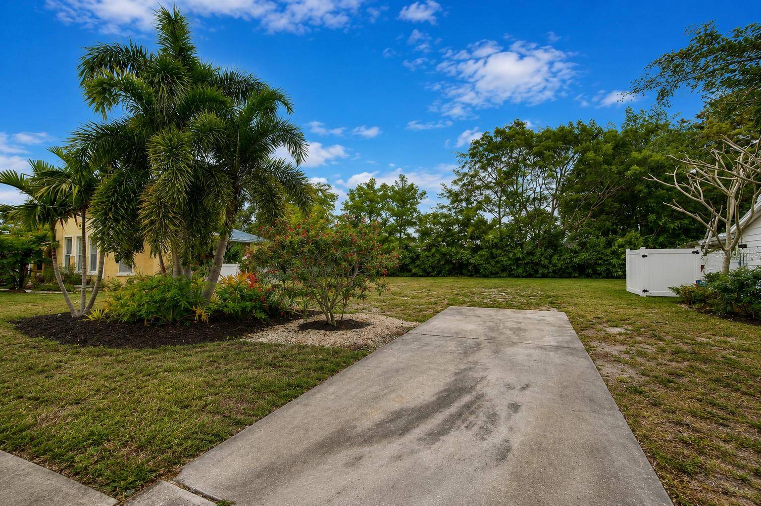 463 ACACIA DR, Sarasota, FL 34234