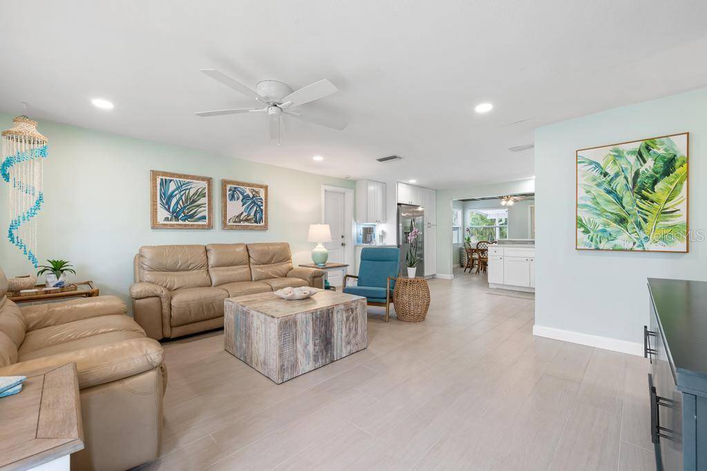 406 BAY PALMS DR, Holmes Beach, FL 34217