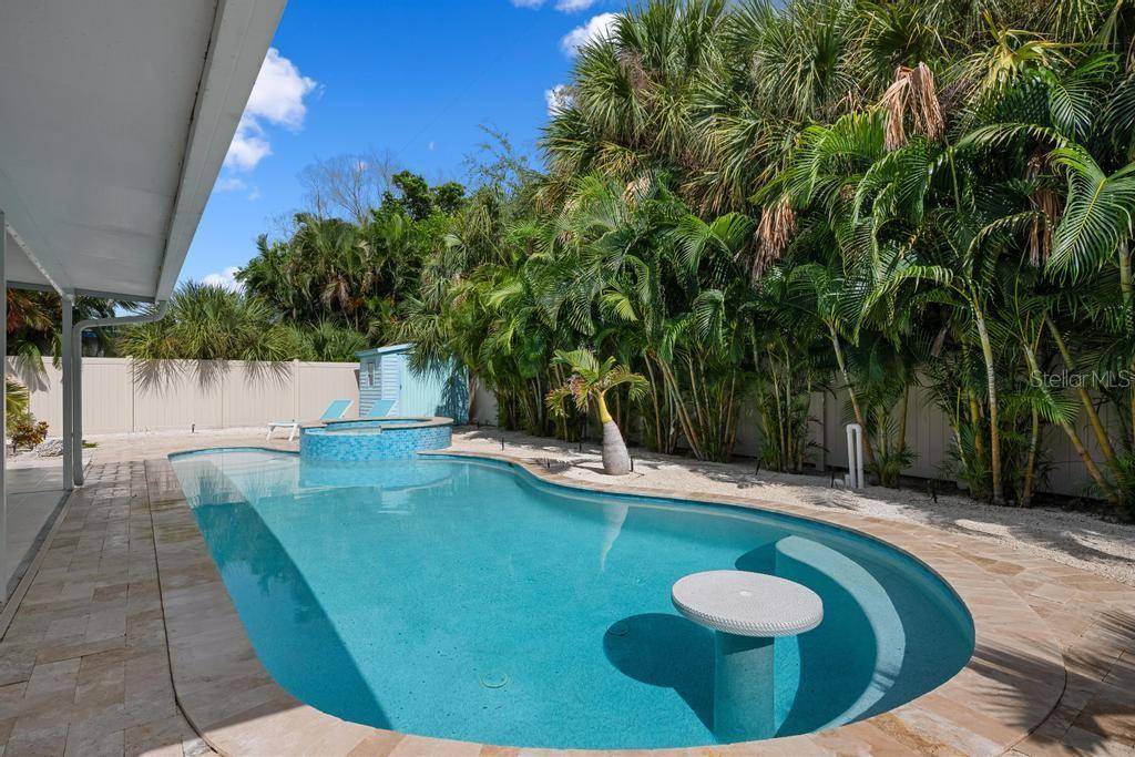 406 BAY PALMS DR, Holmes Beach, FL 34217