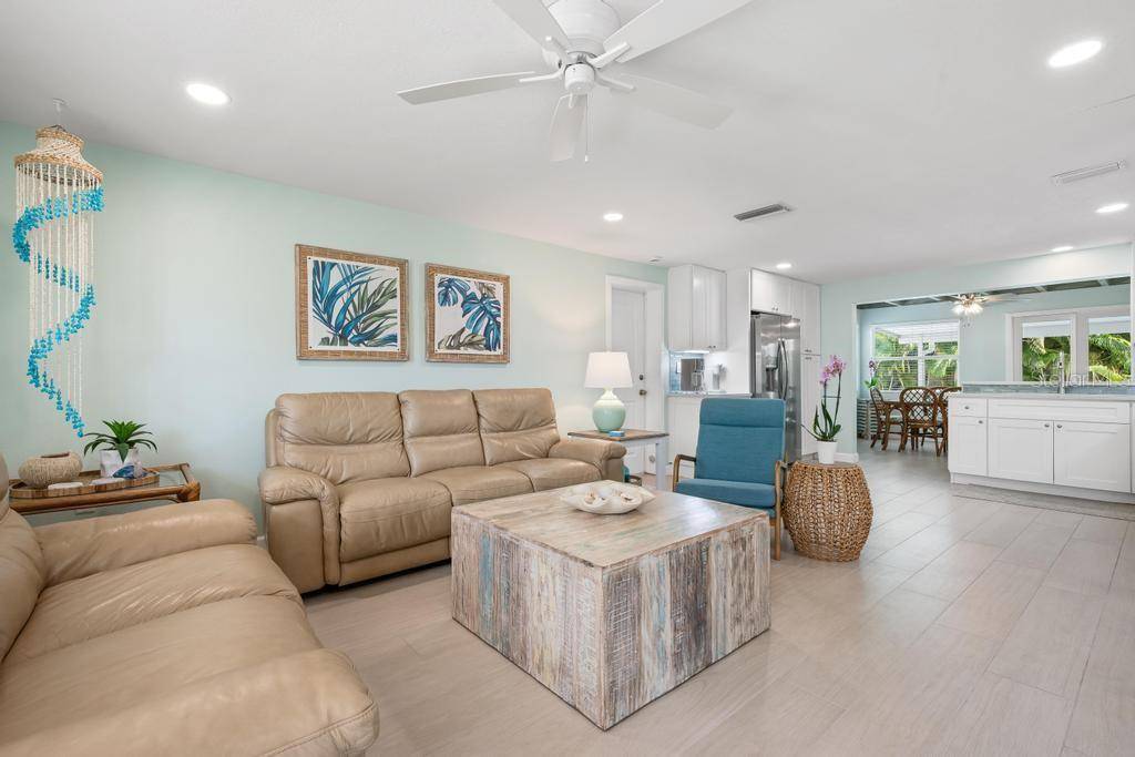 406 BAY PALMS DR, Holmes Beach, FL 34217
