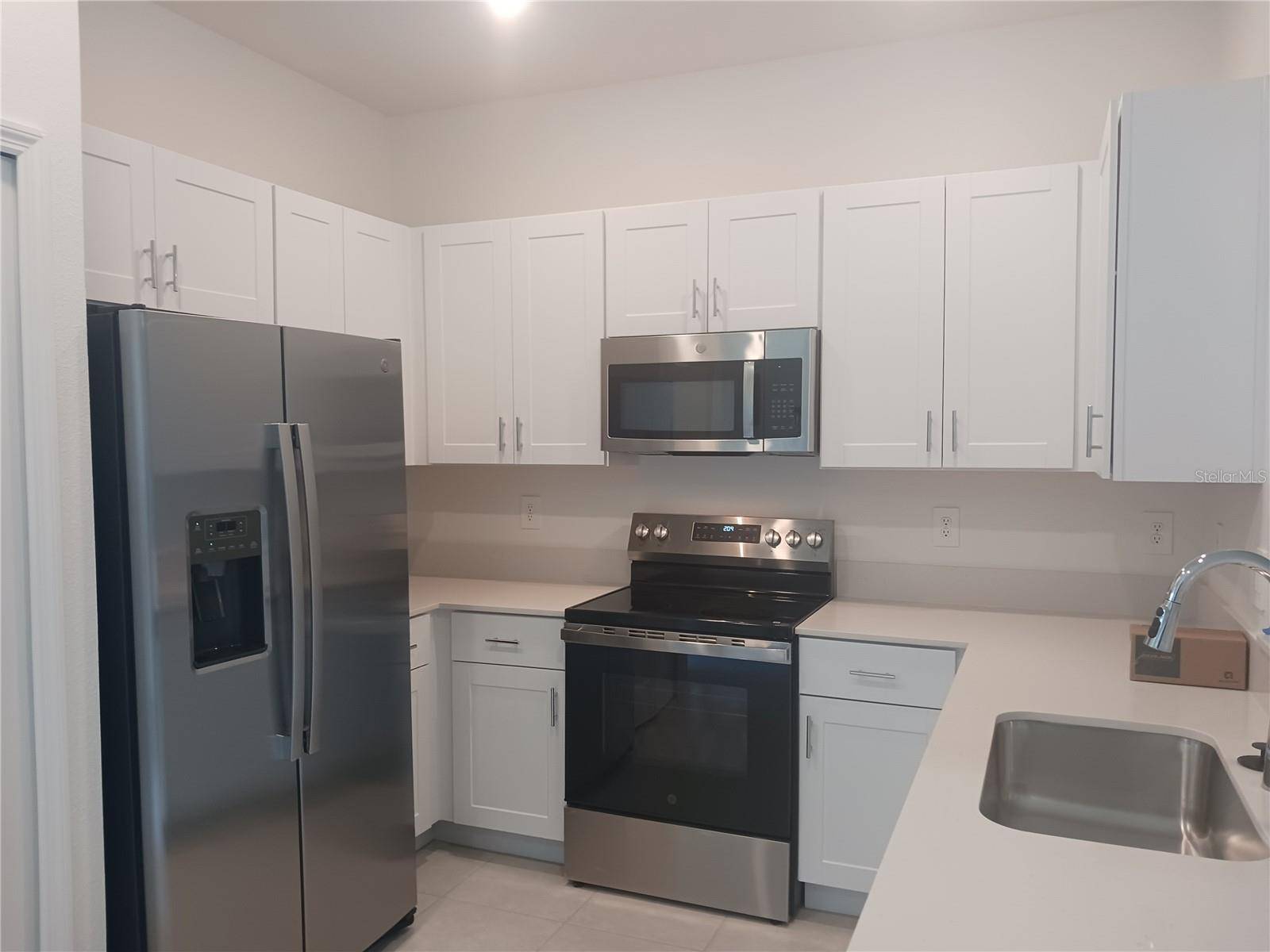 8607 TROPICAL AIRE LN, Parrish, FL 34219