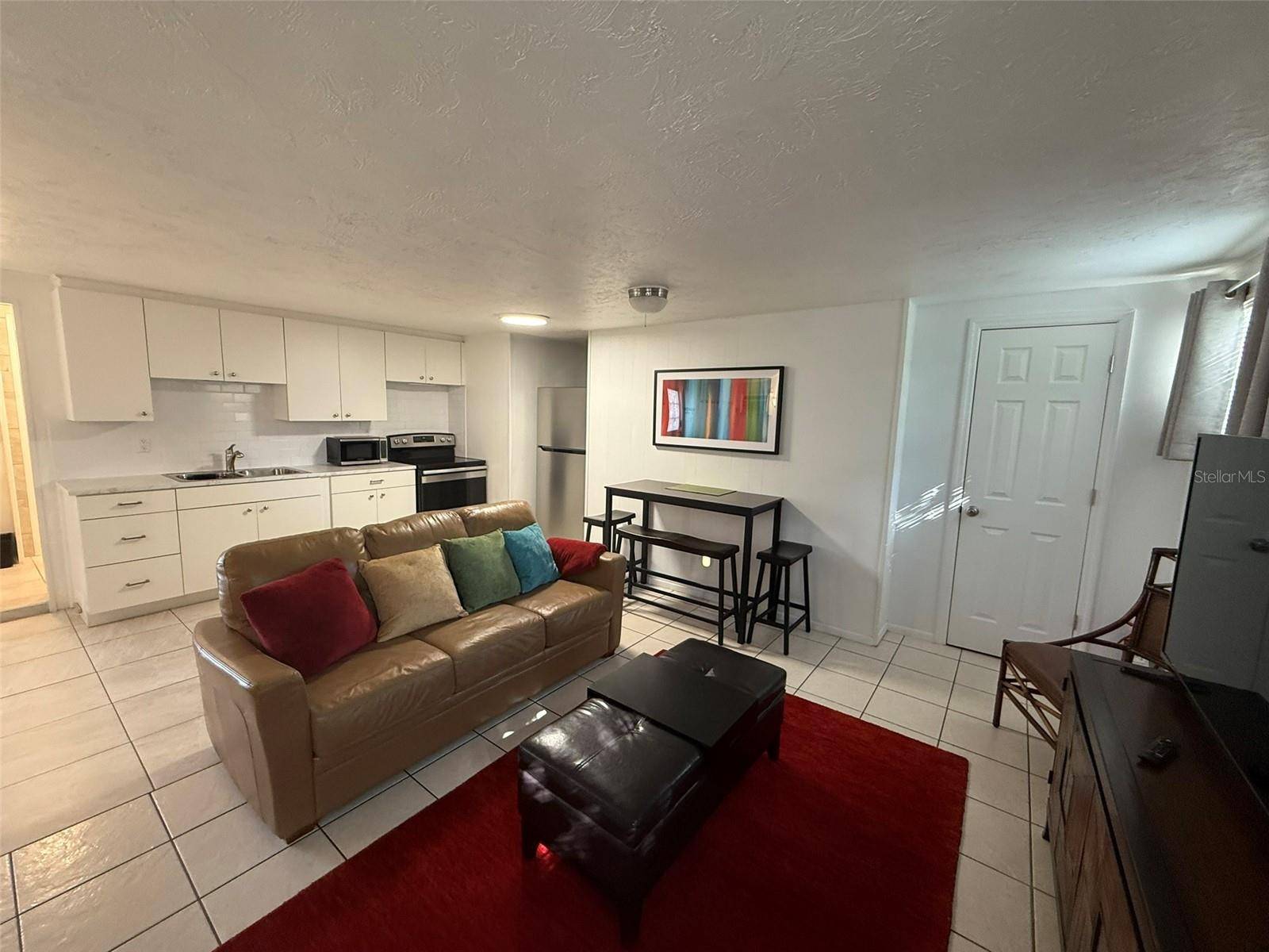828 S TUTTLE AVE #B, Sarasota, FL 34237