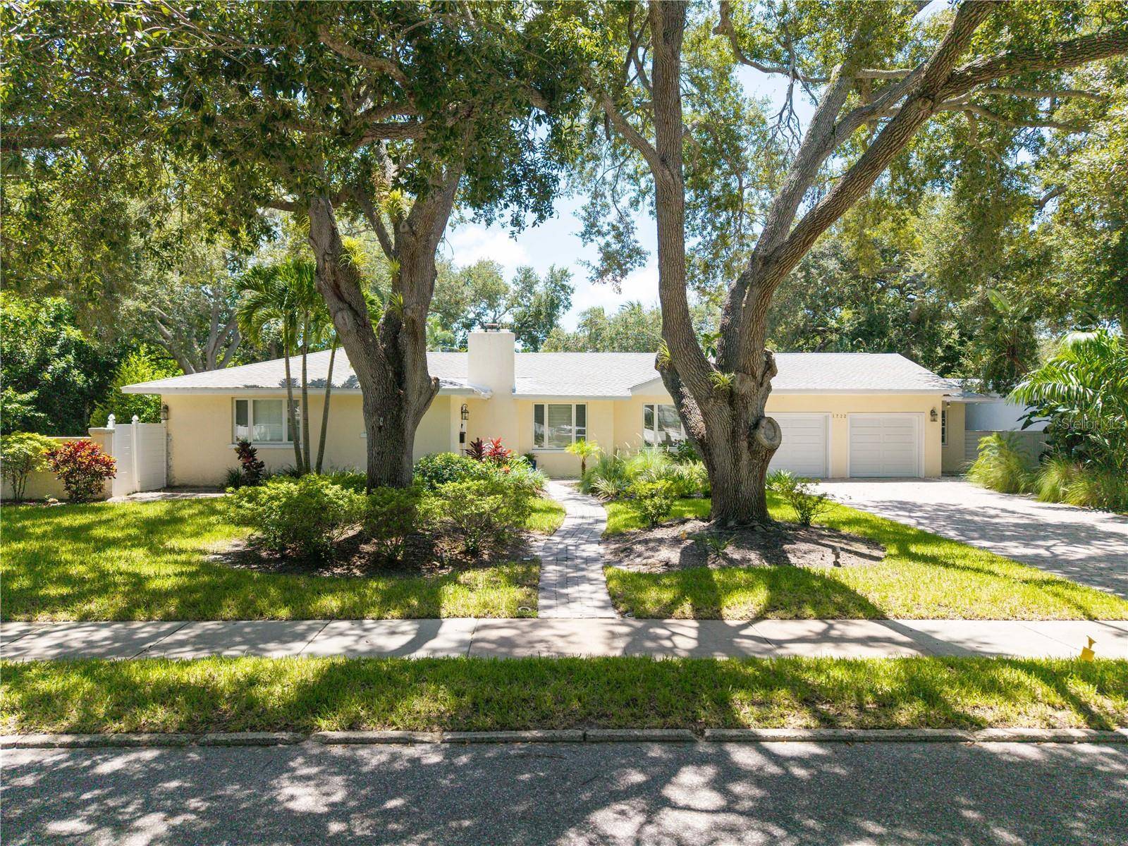 1722 NORTH DR, Sarasota, FL 34239