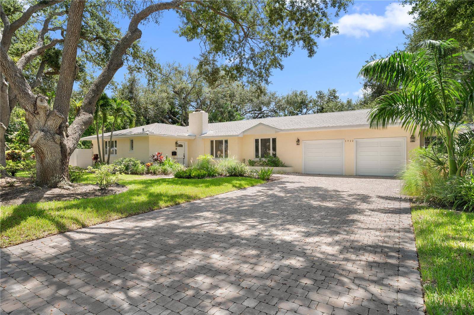 1722 NORTH DR, Sarasota, FL 34239