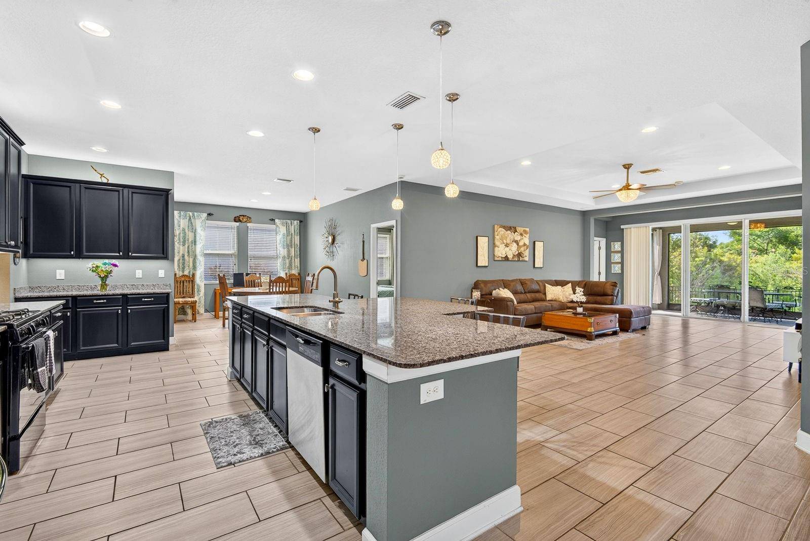 792 ROSEMARY CIR, Bradenton, FL 34212