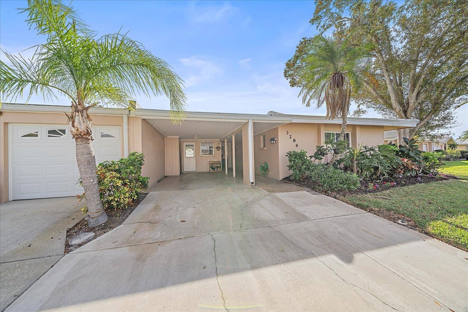 3286 BRUNSWICK LN #704, Sarasota, FL 34239
