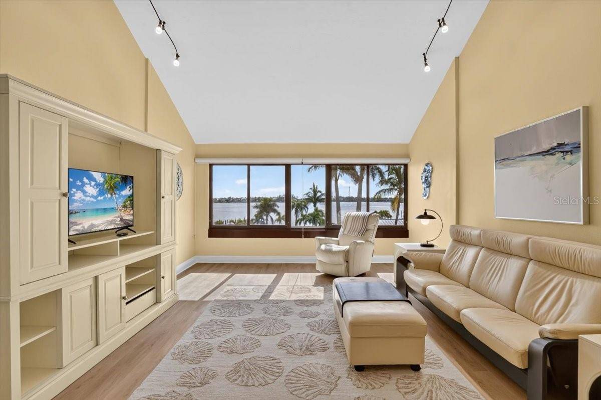 1007 GULF DR N #217, Bradenton Beach, FL 34217