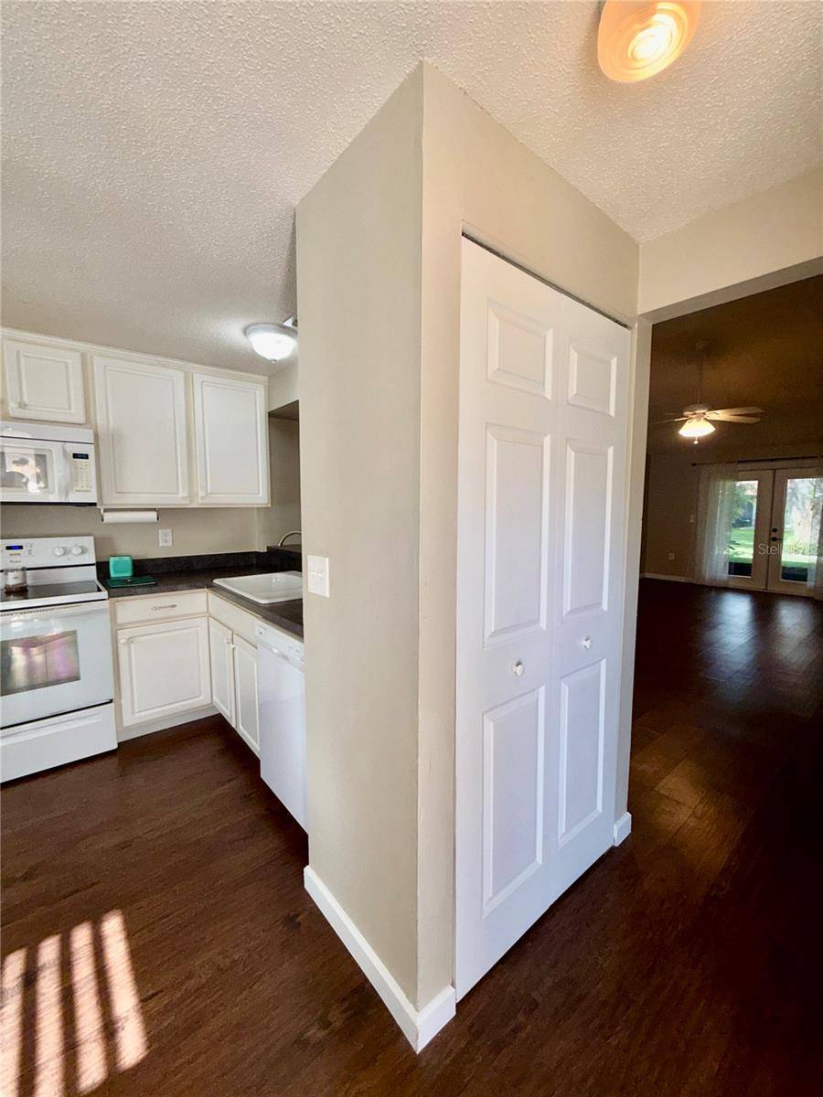 5928 36TH AVENUE CIR W #E, Bradenton, FL 34209