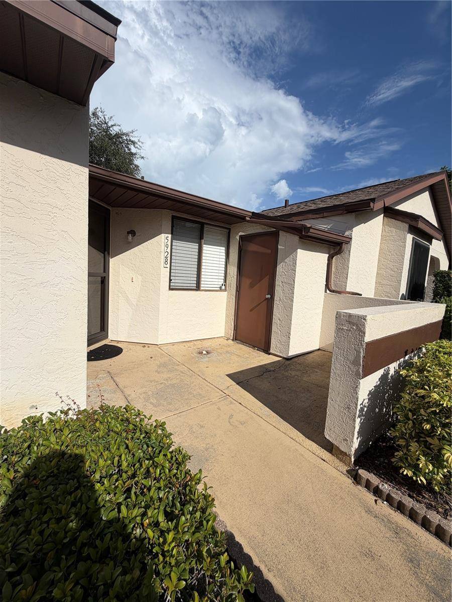 5928 36TH AVENUE CIR W #E, Bradenton, FL 34209