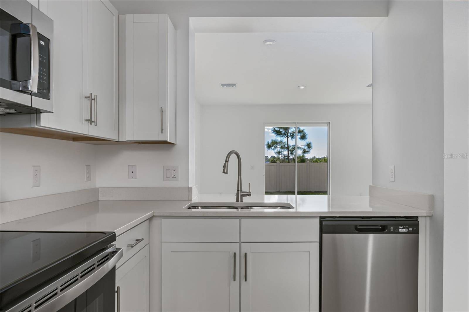 6357 FAIRMONT LN, Palmetto, FL 34221