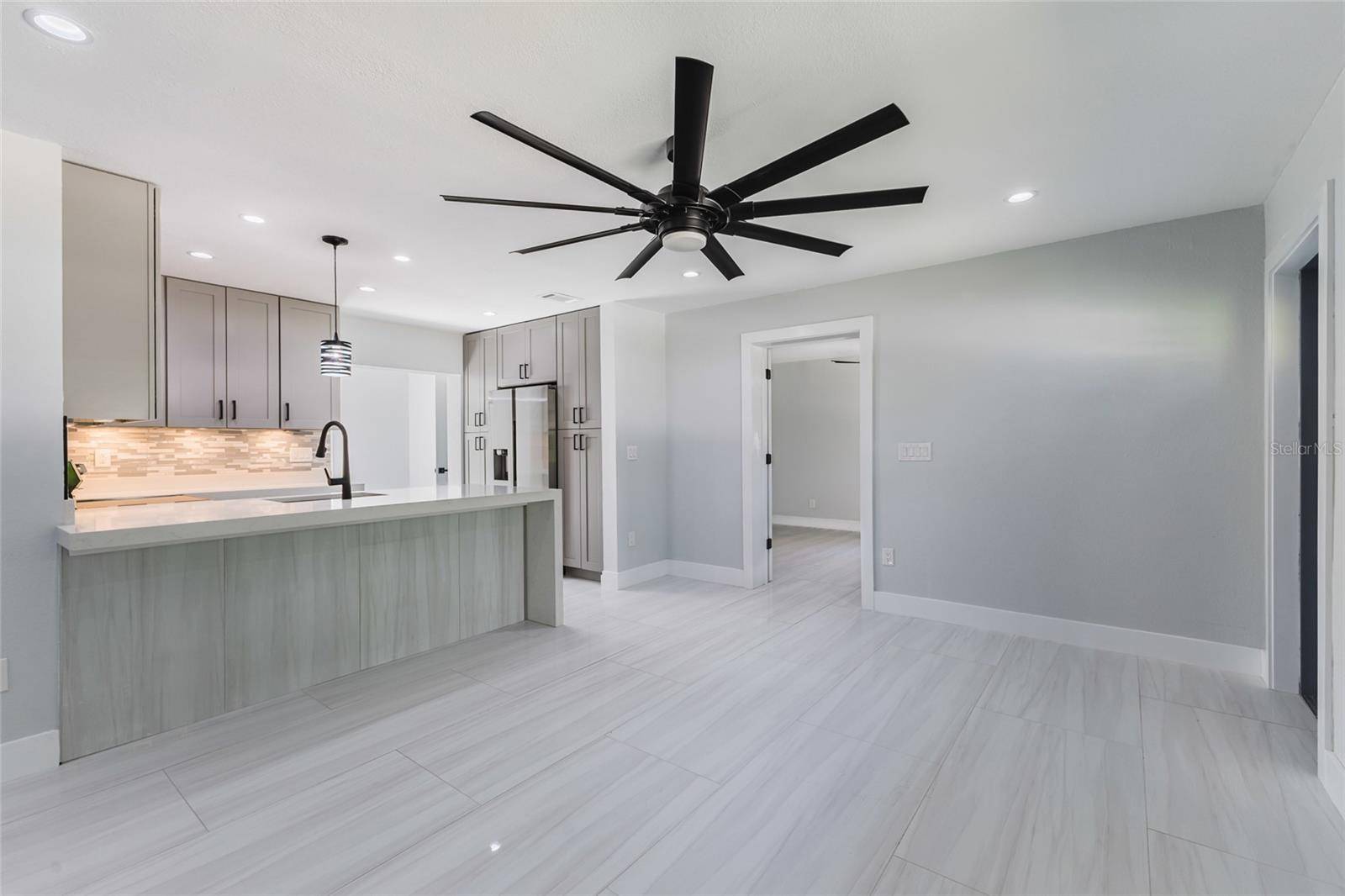 639 HAND AVE, Sarasota, FL 34232