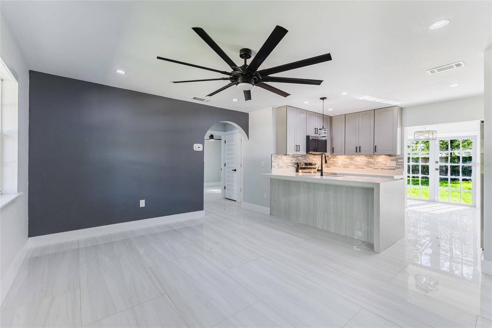 639 HAND AVE, Sarasota, FL 34232