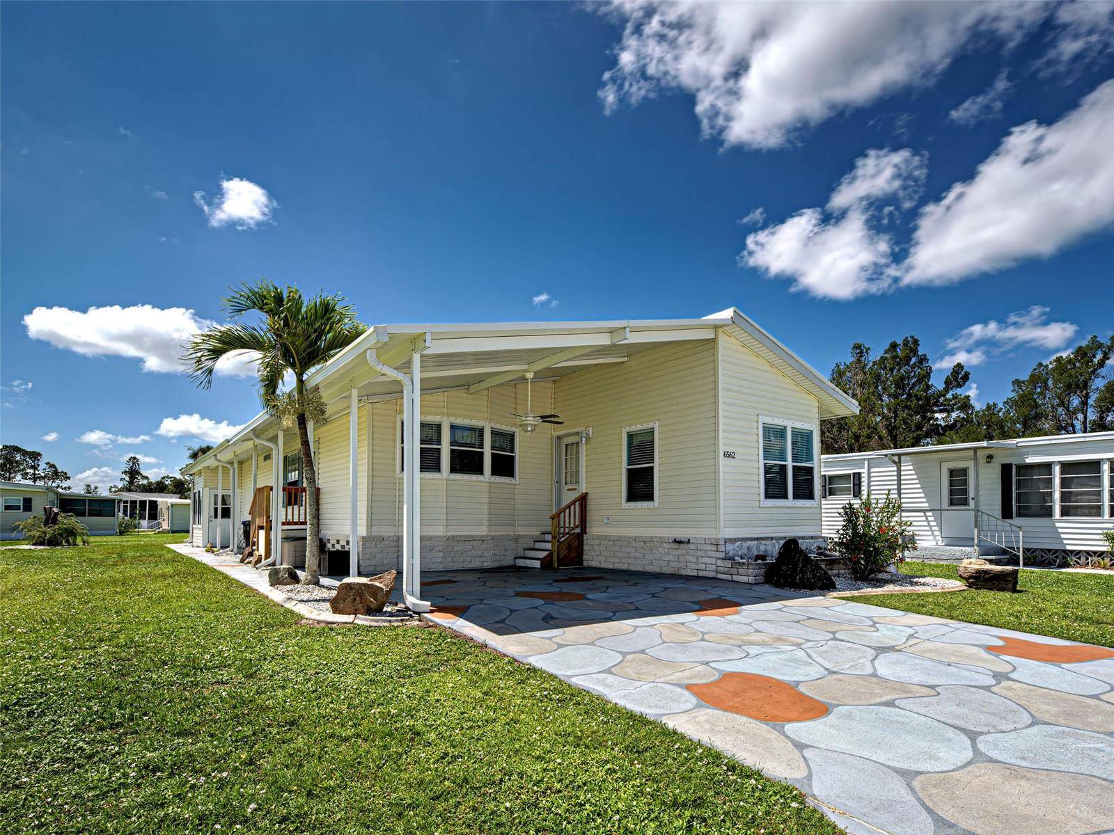 6562 HIKINA DR, North Port, FL 34287