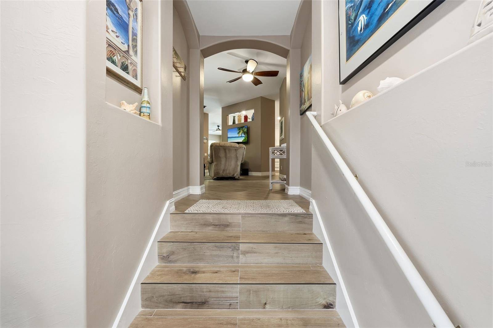 710 TARPON COVE DR #203, Naples, FL 34110