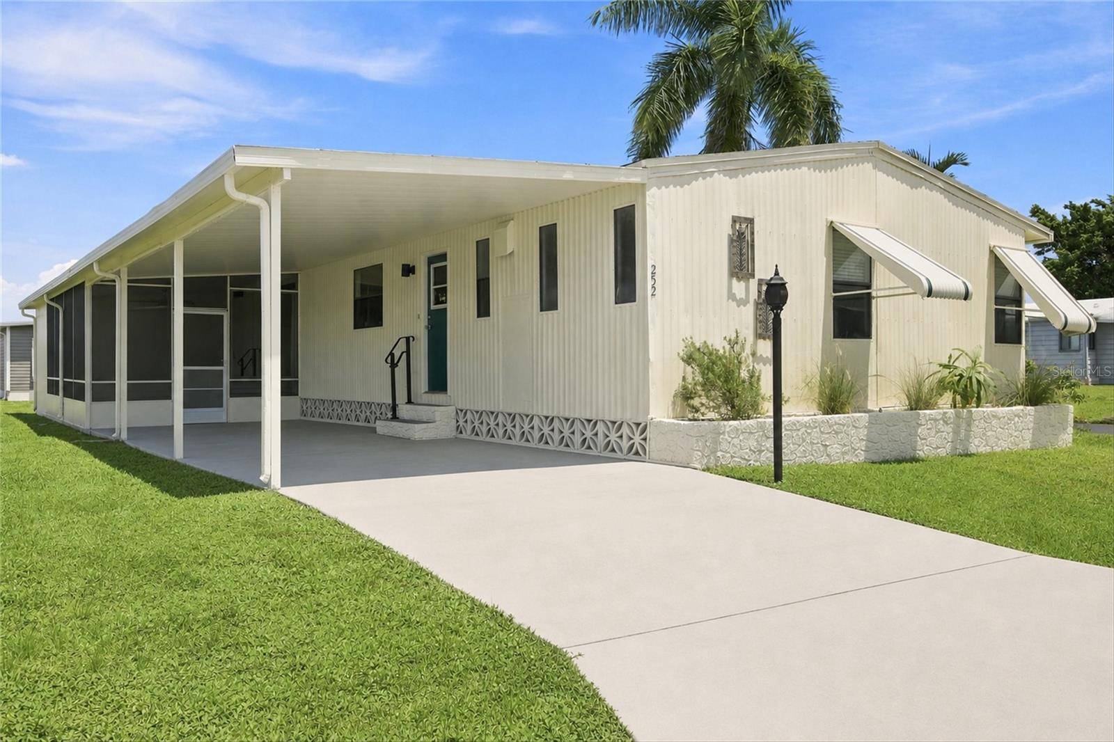252 LOON LN #252, Naples, FL 34114