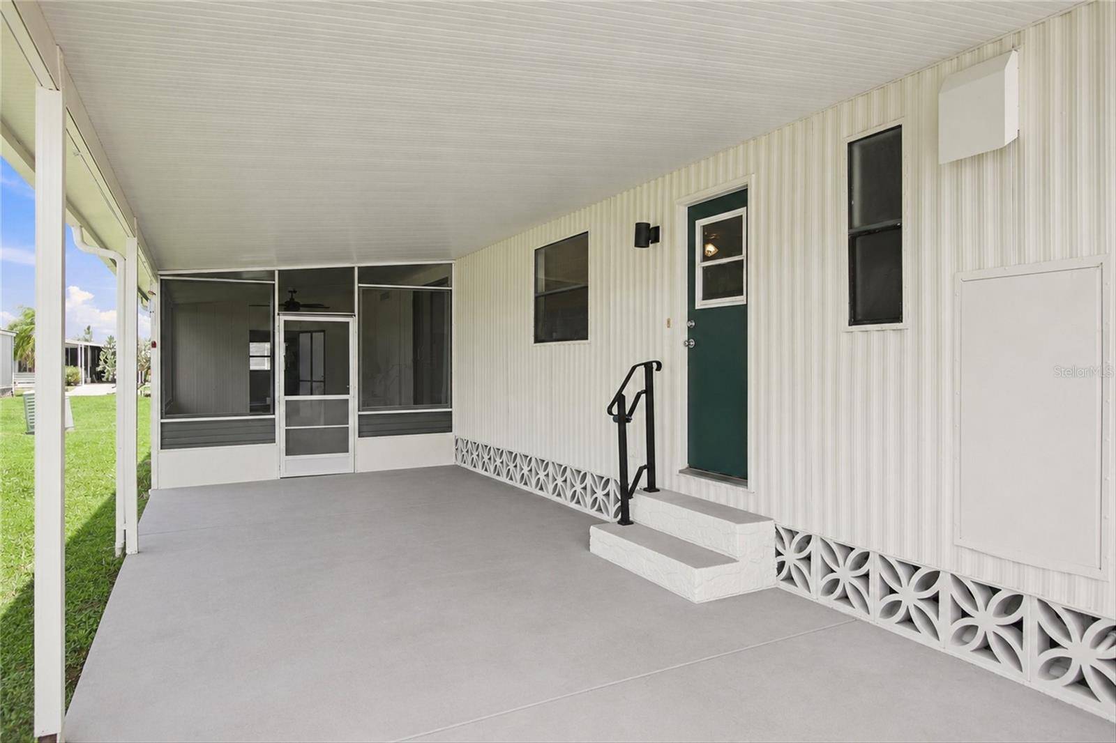 252 LOON LN #252, Naples, FL 34114