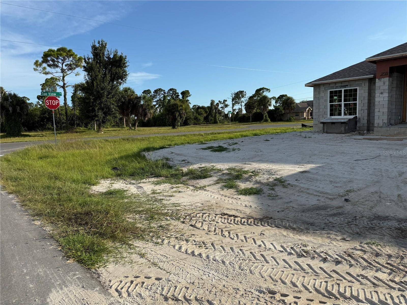 2 TEE VIEW RD, Rotonda West, FL 33947