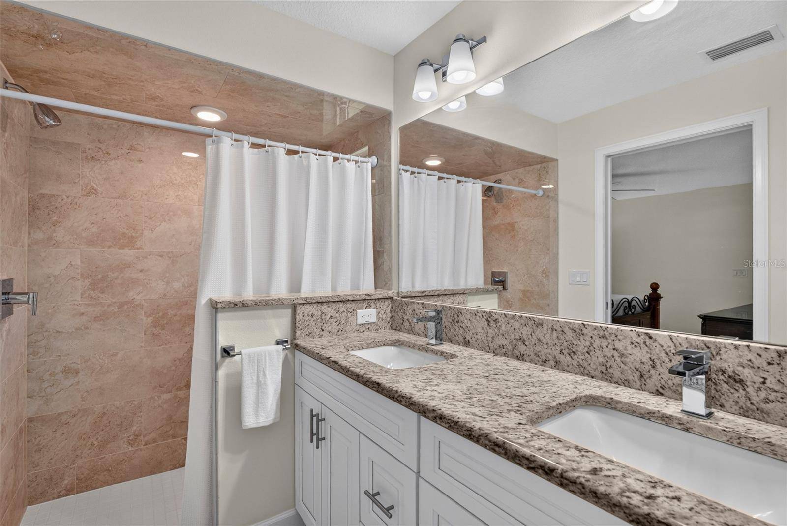 39 WHITE HOUSE DR, Palm Coast, FL 32164