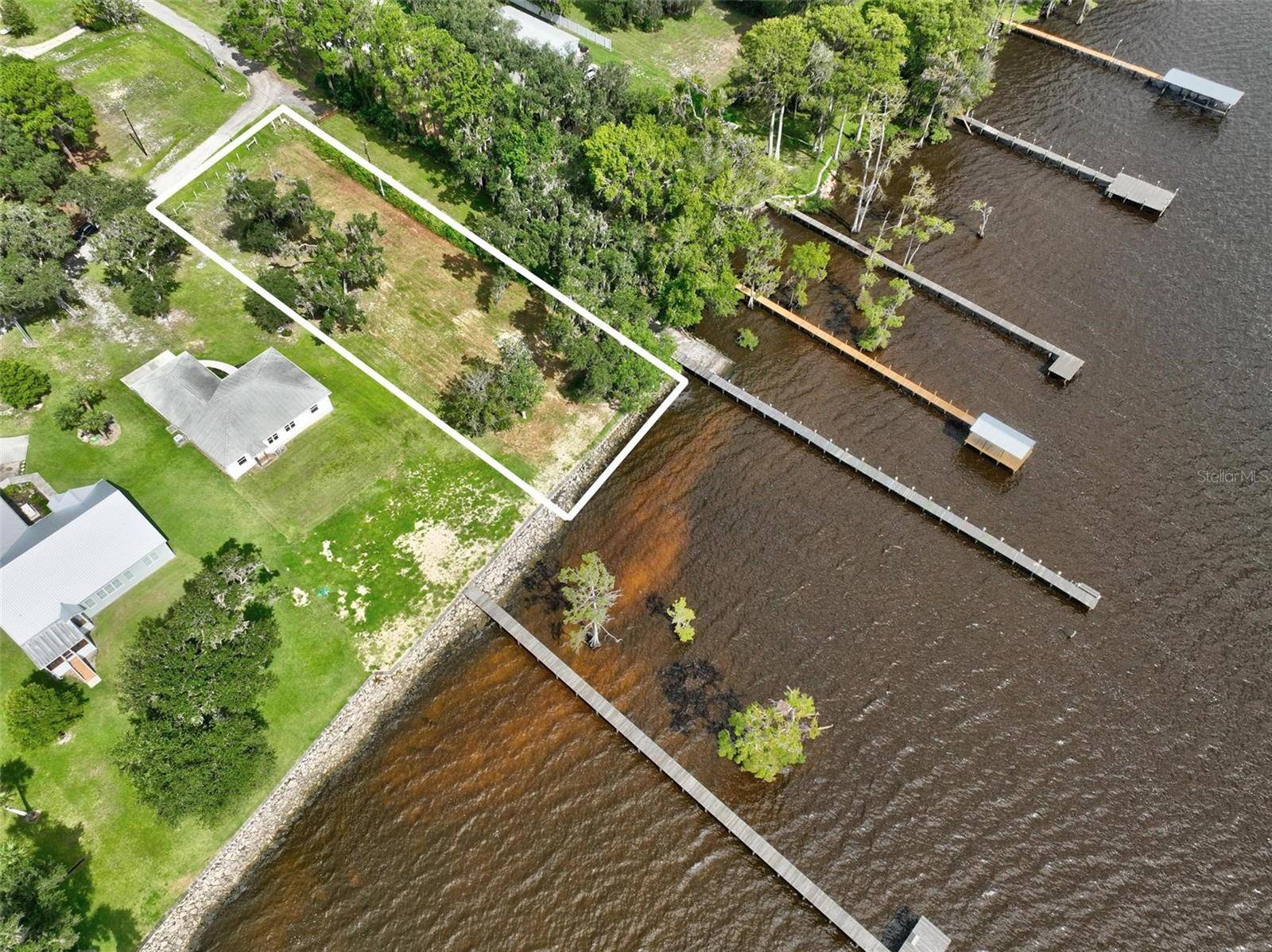 100 SANDRA LN, Crescent City, FL 32112