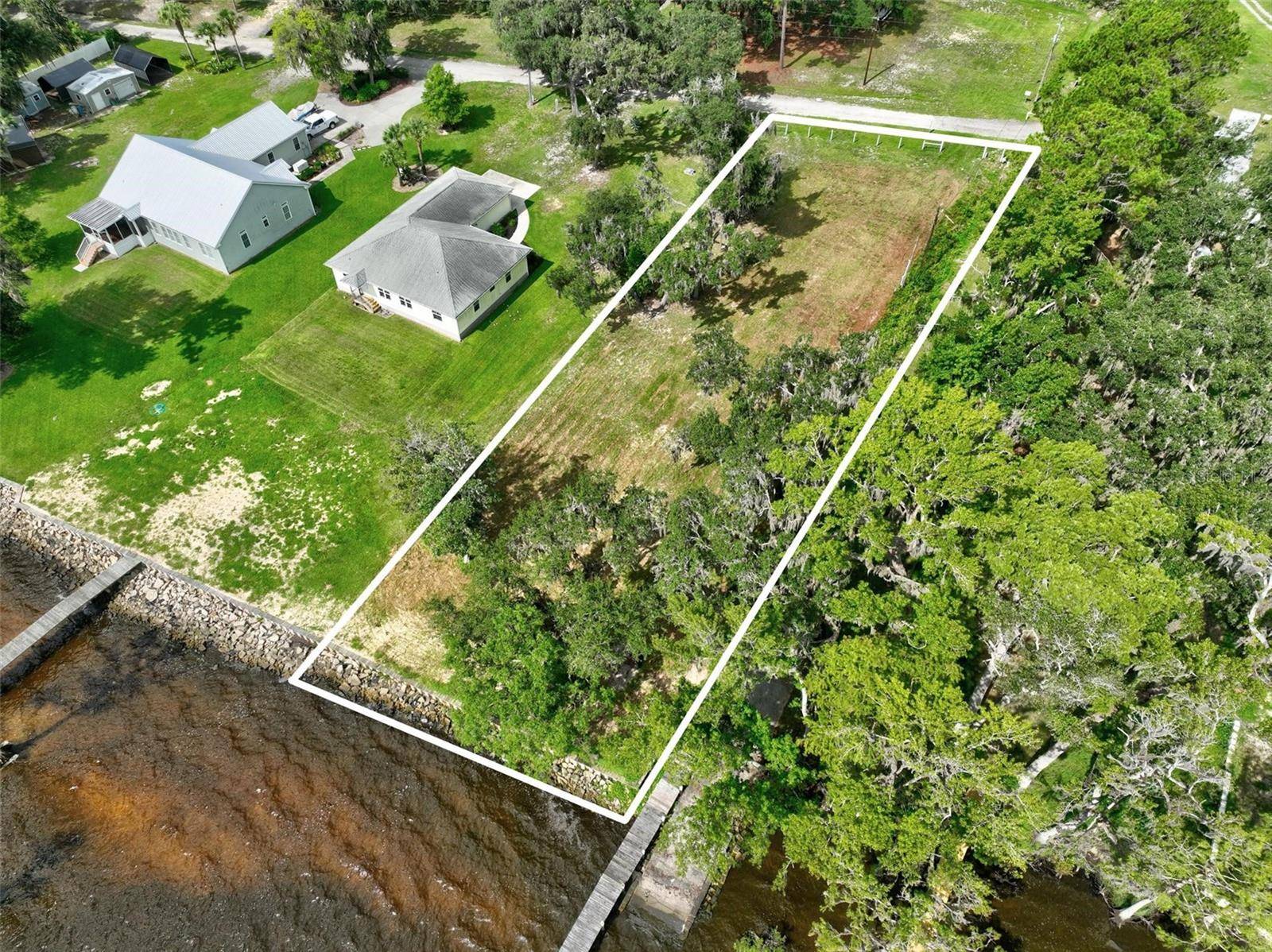100 SANDRA LN, Crescent City, FL 32112