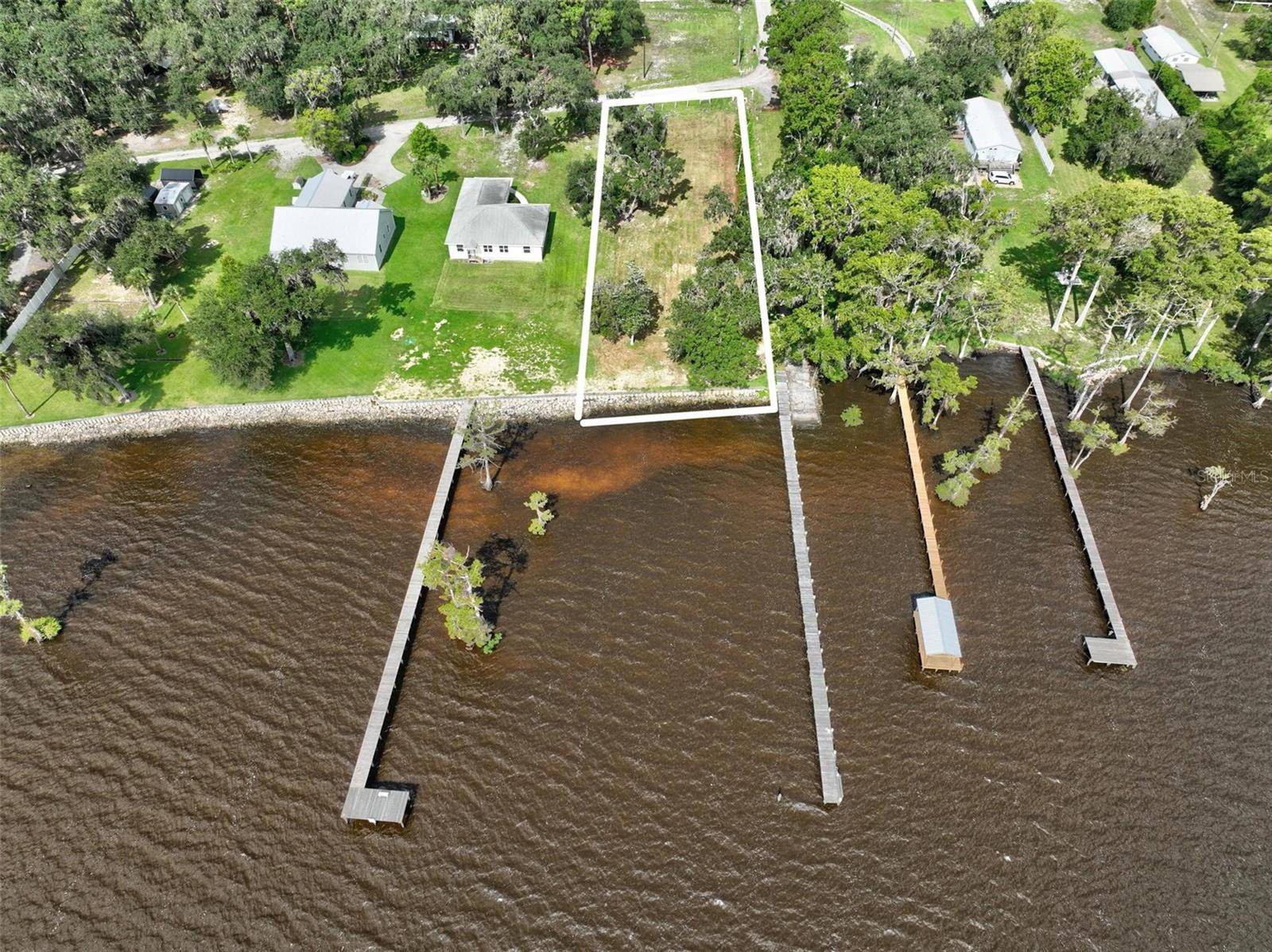 100 SANDRA LN, Crescent City, FL 32112