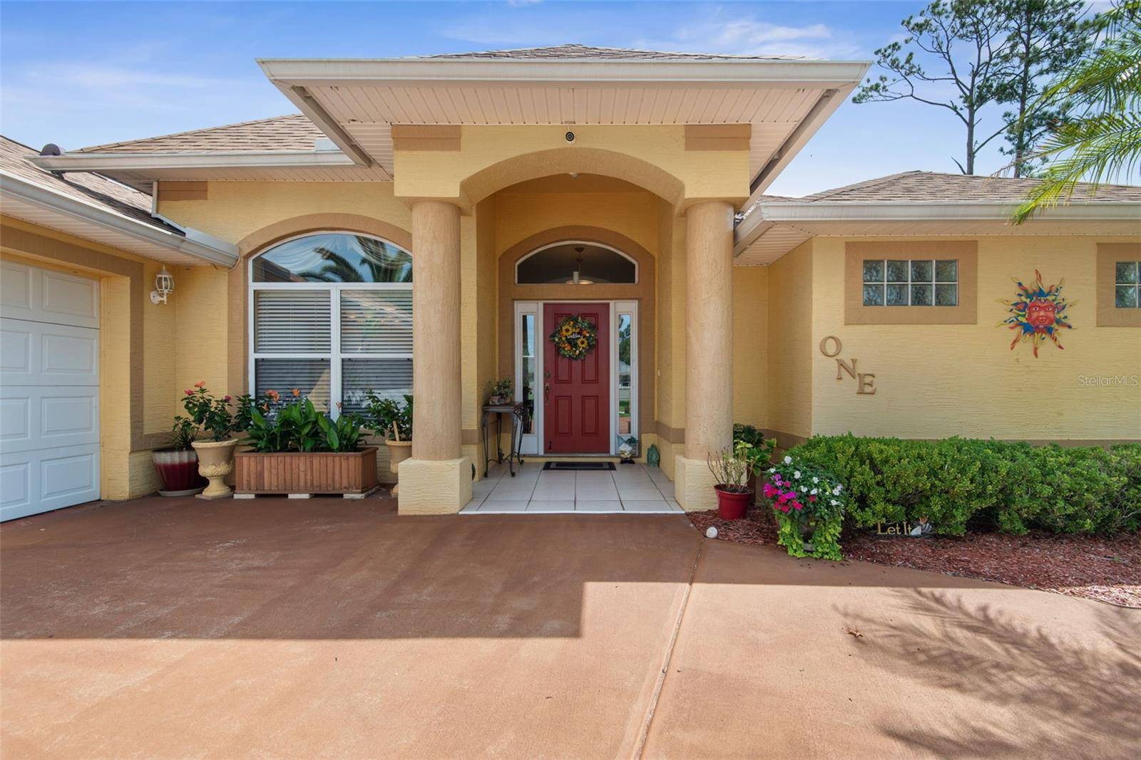 1 KALENDAR CT, Palm Coast, FL 32164