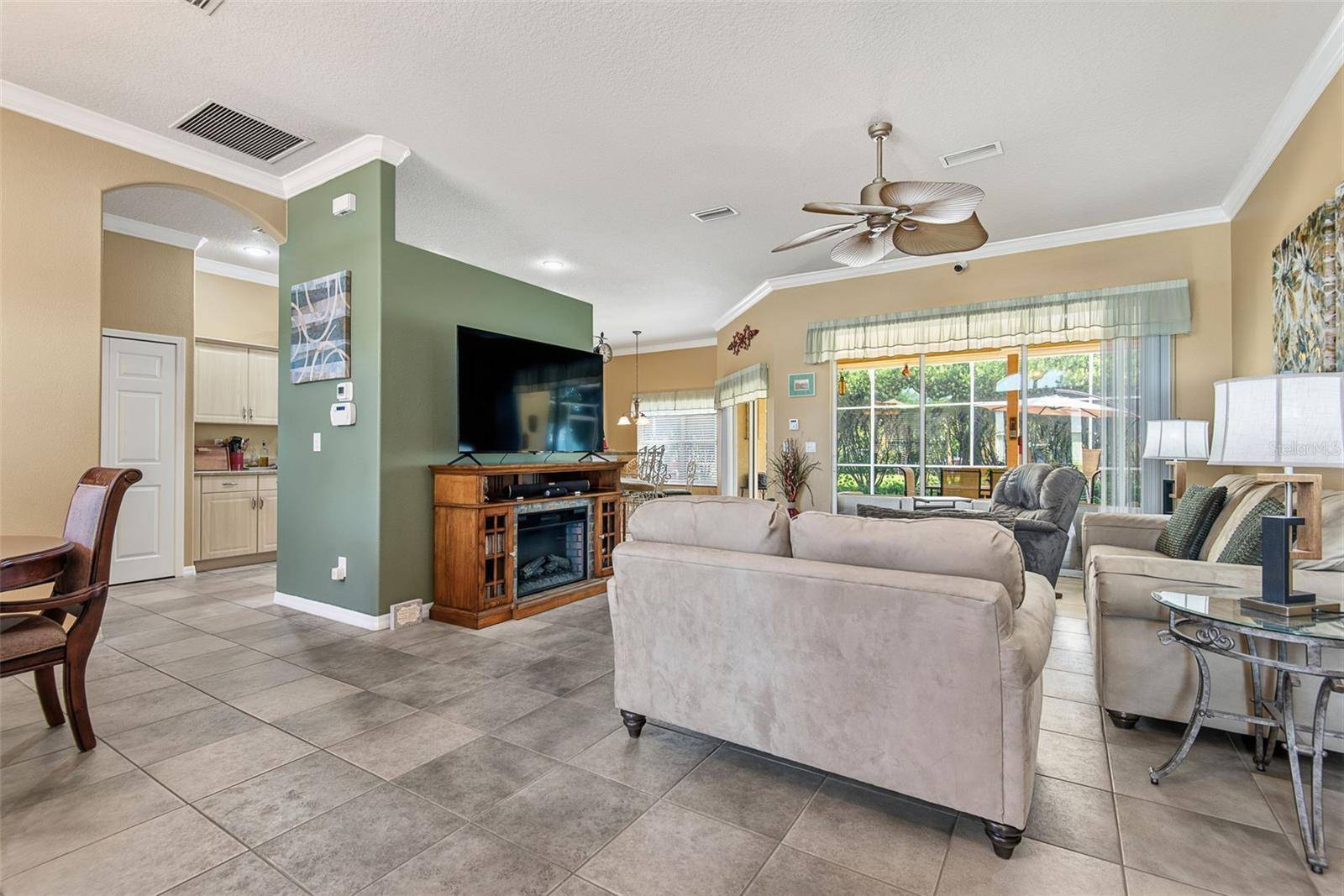 1 KALENDAR CT, Palm Coast, FL 32164