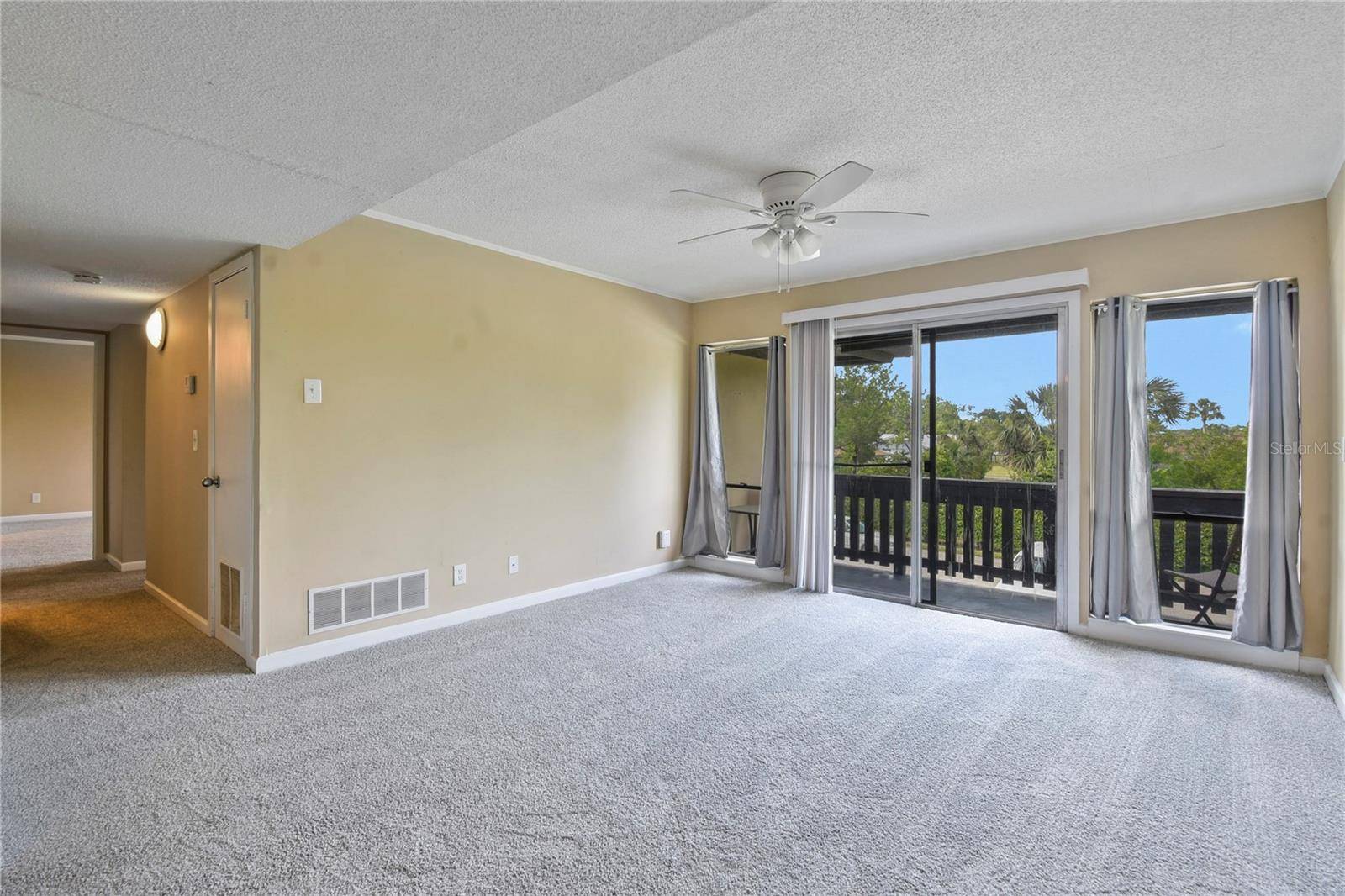 40 CLUB HOUSE DR #207, Palm Coast, FL 32137