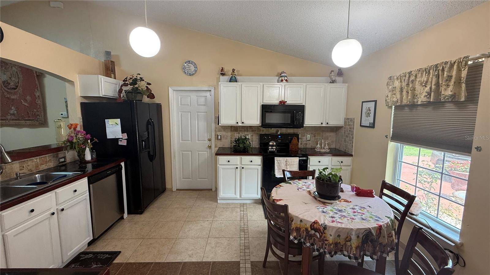 140 PERSIMMON DR, Palm Coast, FL 32164