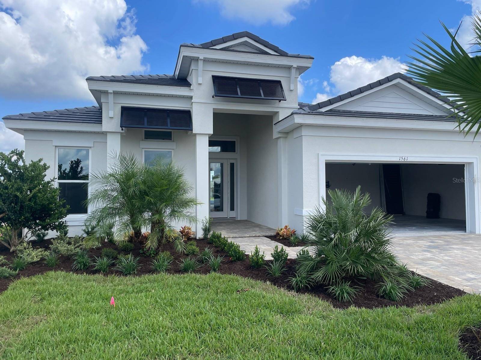 1561 LAKE BANK LN, Deland, FL 32724