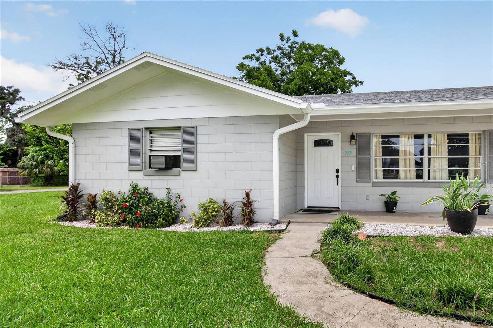 555 WINOGENE AVE, Umatilla, FL 32784