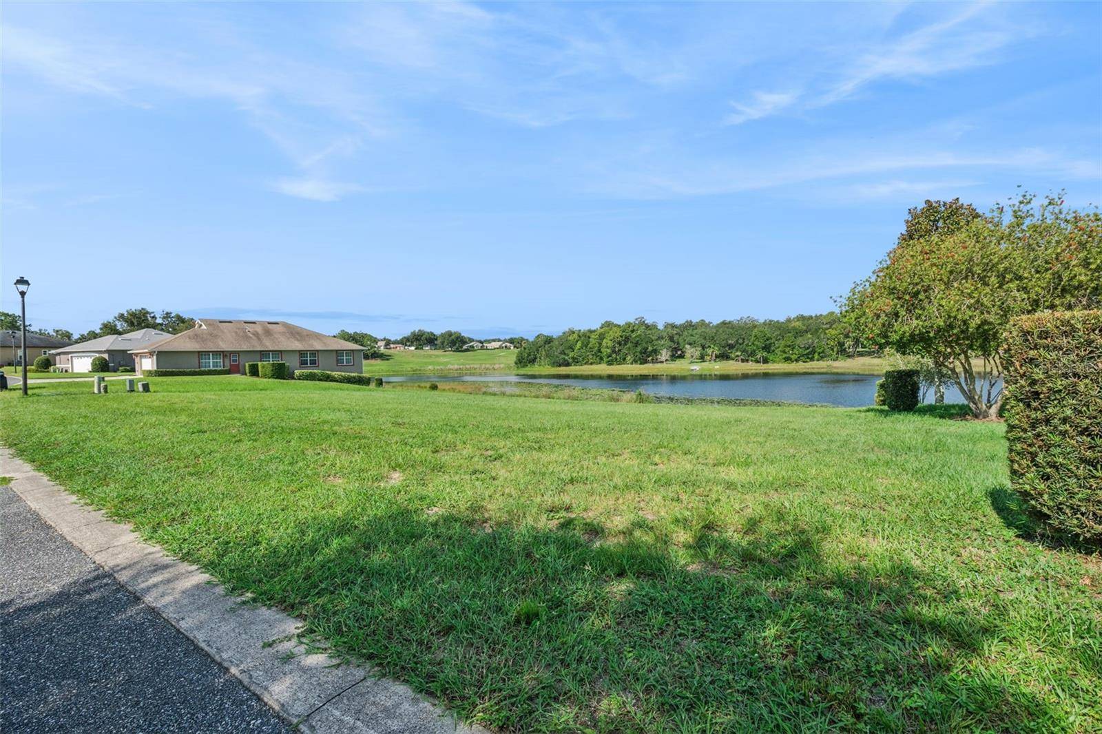 77 FAIRWAY CIR #101, Umatilla, FL 32784