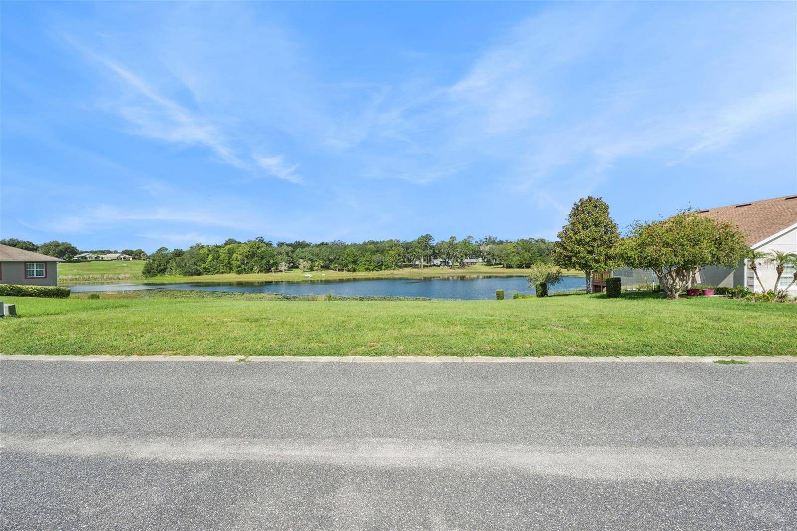 77 FAIRWAY CIR #101, Umatilla, FL 32784