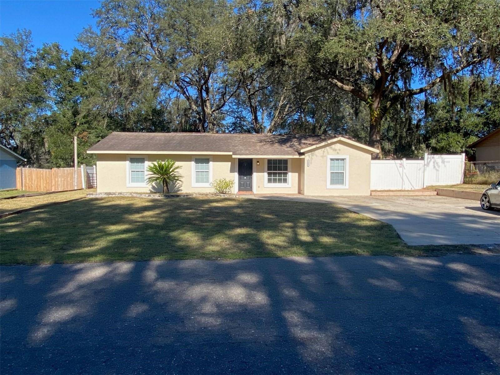 11585 SE 129TH LN, Ocklawaha, FL 32179