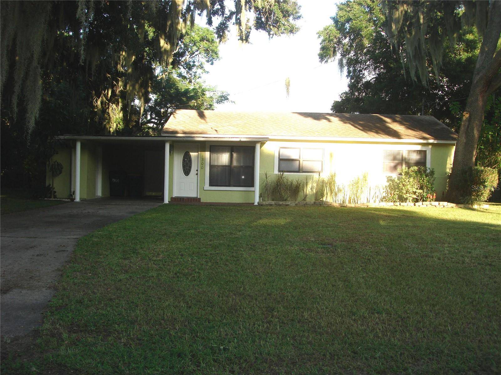 1300 PARK AVE, Tavares, FL 32778