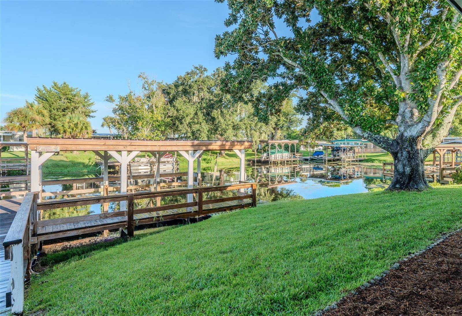 1021 HILLTOP RD, Tavares, FL 32778